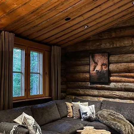 Cottis - Kultakettu Nyaraló