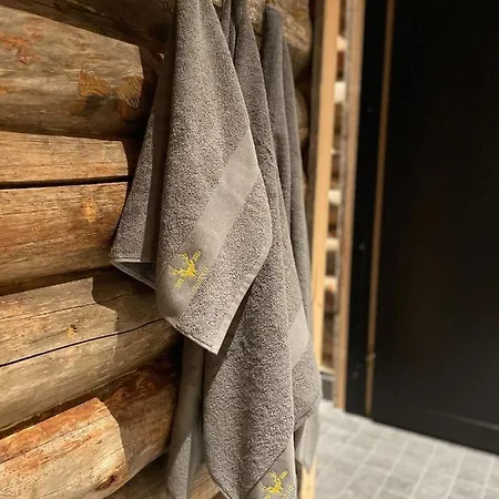 Cottis - Kultakettu Levi